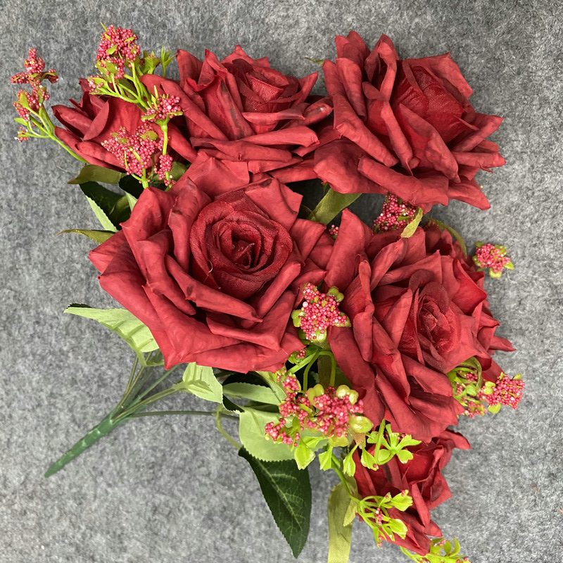 7 heads rose bouquet is a hybrid tea rose, made of laminated pleated cloth and has 19 colors to choose from. Artificial roses are used in interior living room decoration and wedding decoration flowers. Leafhometrade specializes in providing wholesale customized artificial plants.