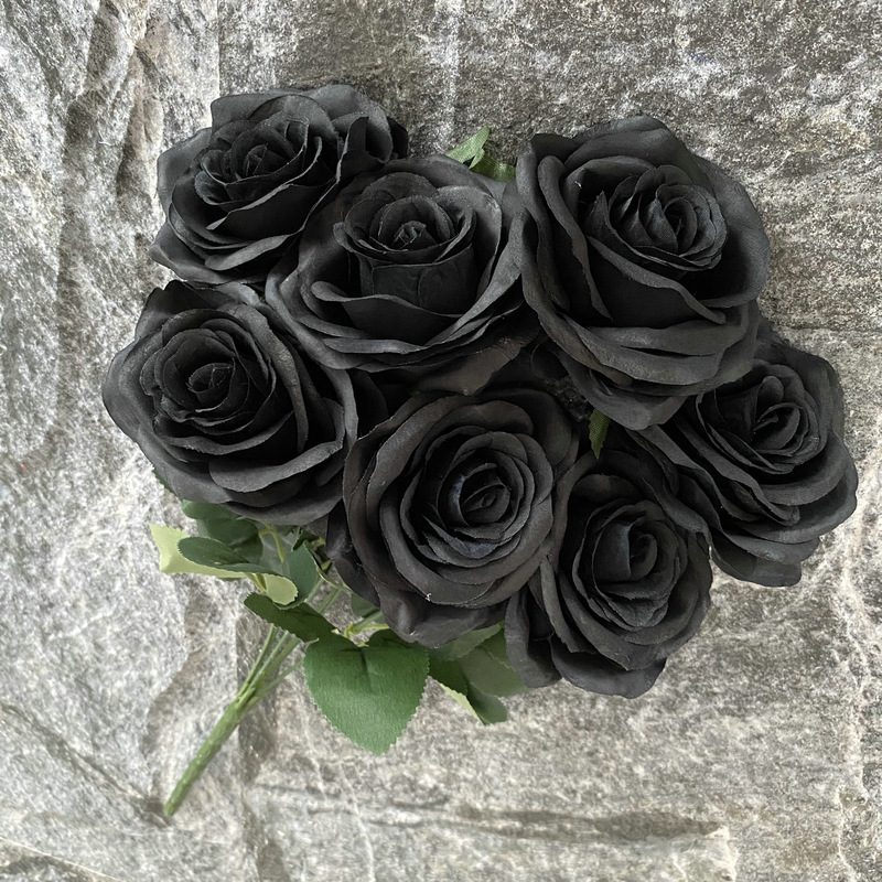 7 heads rose bouquet is a hybrid tea rose, made of silk cloth and has 29 colors to choose from. Artificial roses are used in plant wall and arch decoration. Leafhometrade specializes in providing wholesale customized artificial plants.