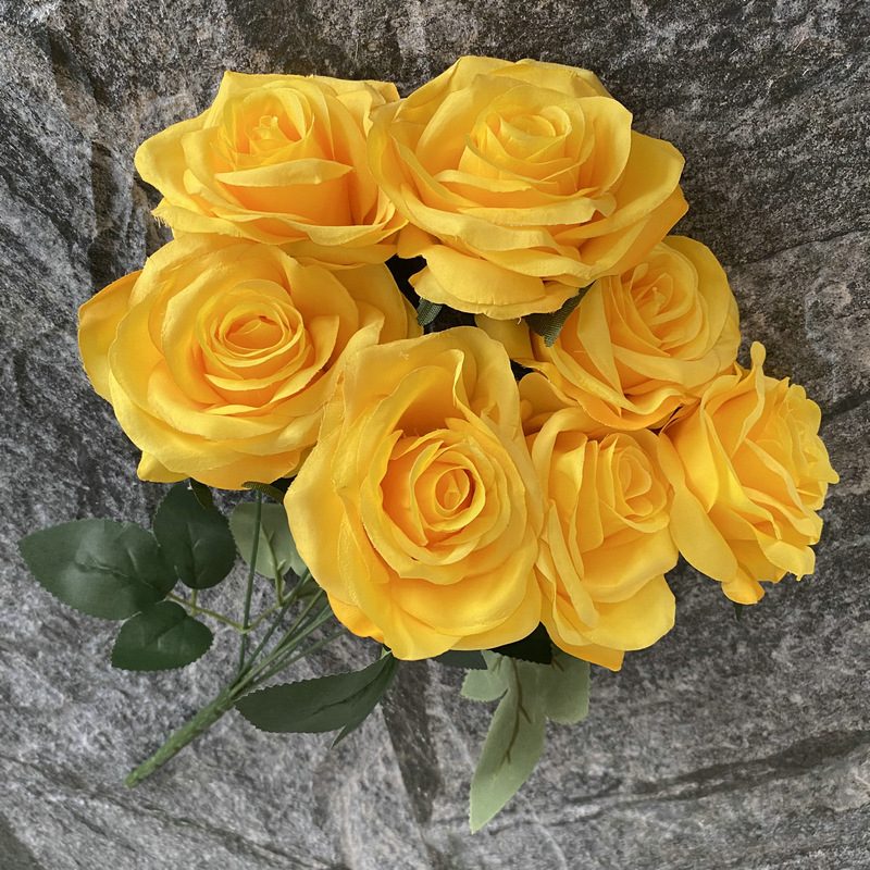 7 heads rose bouquet is a hybrid tea rose, made of silk cloth and has 29 colors to choose from. Artificial roses are used in plant wall and arch decoration. Leafhometrade specializes in providing wholesale customized artificial plants.