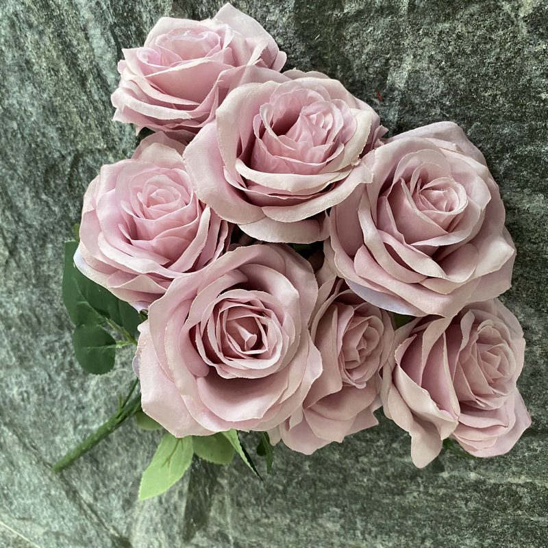 7 heads rose bouquet is a hybrid tea rose, made of silk cloth and has 29 colors to choose from. Artificial roses are used in plant wall and arch decoration. Leafhometrade specializes in providing wholesale customized artificial plants.