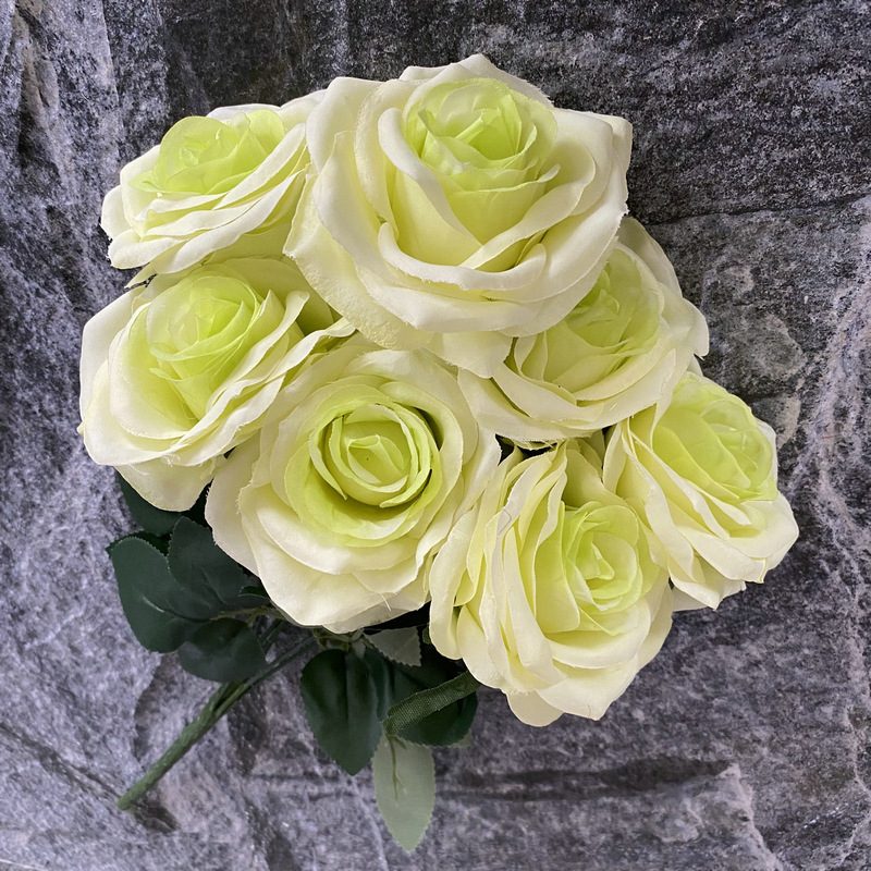 7 heads rose bouquet is a hybrid tea rose, made of silk cloth and has 29 colors to choose from. Artificial roses are used in plant wall and arch decoration. Leafhometrade specializes in providing wholesale customized artificial plants.