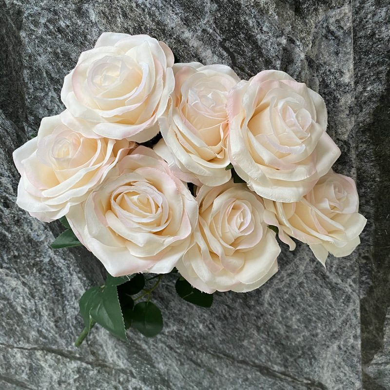 7 heads rose bouquet is a hybrid tea rose, made of silk cloth and has 29 colors to choose from. Artificial roses are used in plant wall and arch decoration. Leafhometrade specializes in providing wholesale customized artificial plants.