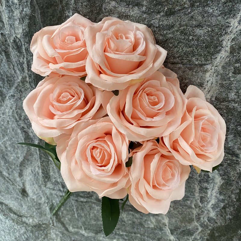 7 heads rose bouquet is a hybrid tea rose, made of silk cloth and has 29 colors to choose from. Artificial roses are used in plant wall and arch decoration. Leafhometrade specializes in providing wholesale customized artificial plants.