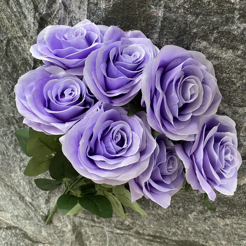 7 heads rose bouquet is a hybrid tea rose, made of silk cloth and has 29 colors to choose from. Artificial roses are used in plant wall and arch decoration. Leafhometrade specializes in providing wholesale customized artificial plants.