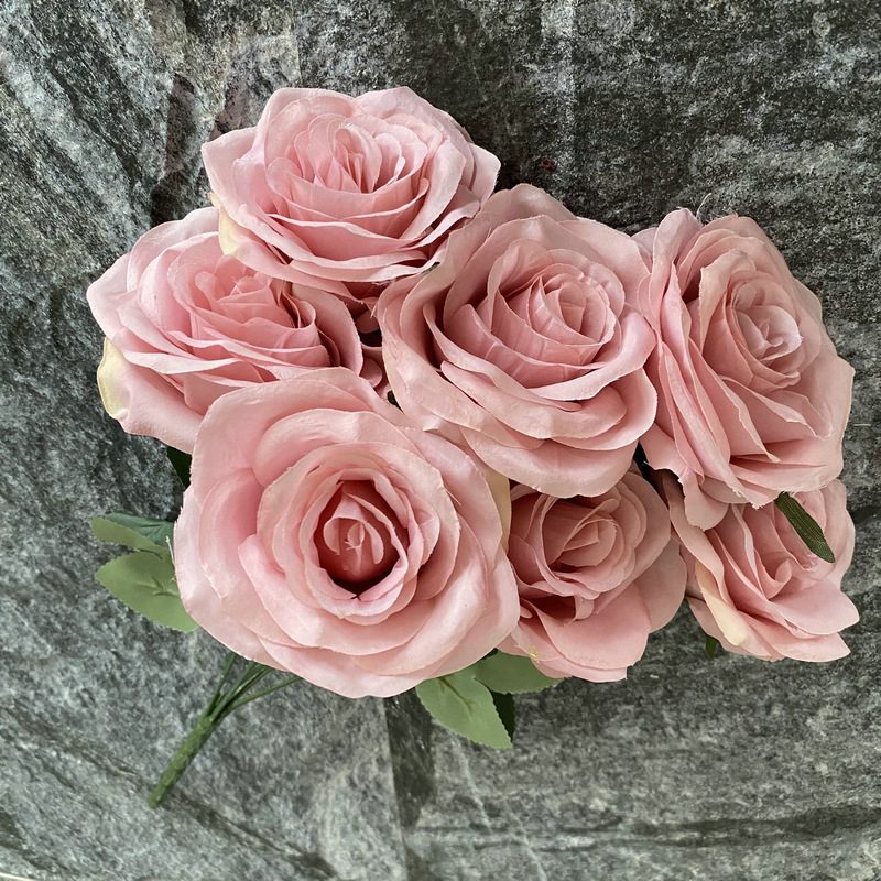 7 heads rose bouquet is a hybrid tea rose, made of silk cloth and has 29 colors to choose from. Artificial roses are used in plant wall and arch decoration. Leafhometrade specializes in providing wholesale customized artificial plants.