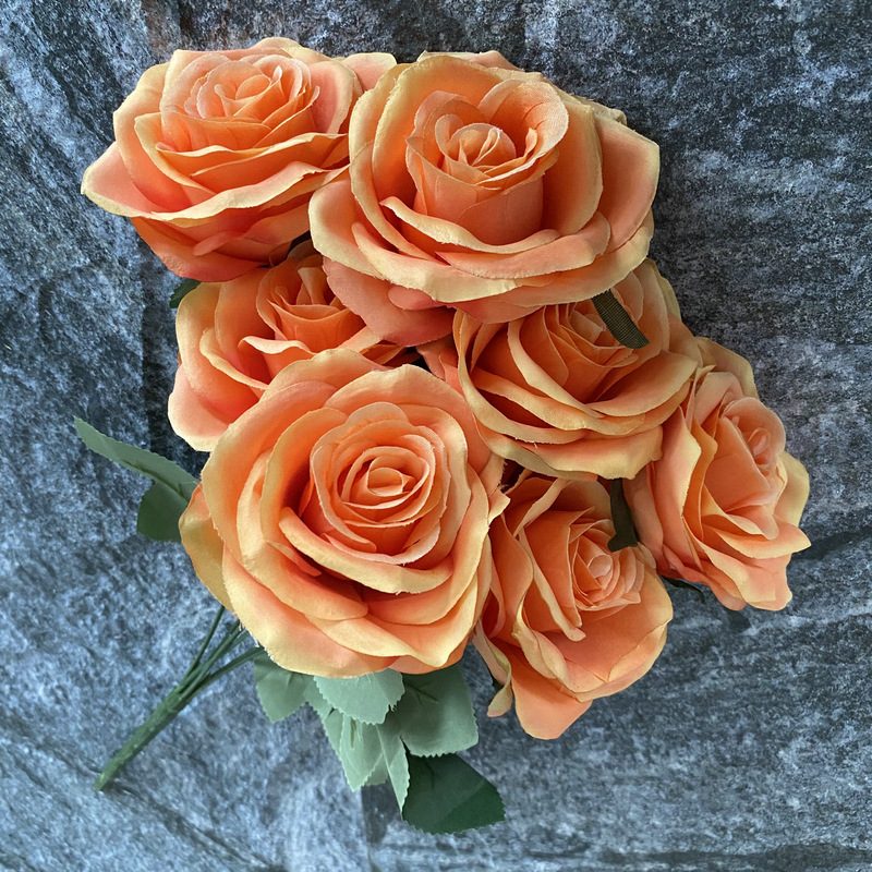 7 heads rose bouquet is a hybrid tea rose, made of silk cloth and has 29 colors to choose from. Artificial roses are used in plant wall and arch decoration. Leafhometrade specializes in providing wholesale customized artificial plants.