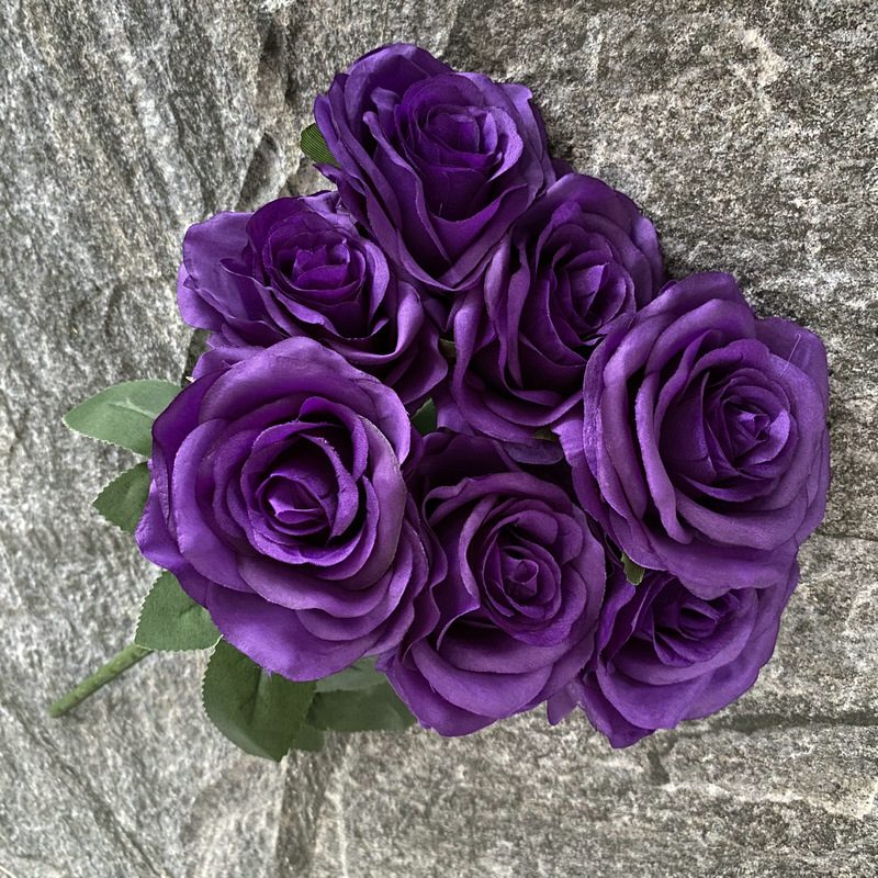 7 heads rose bouquet is a hybrid tea rose, made of silk cloth and has 29 colors to choose from. Artificial roses are used in plant wall and arch decoration. Leafhometrade specializes in providing wholesale customized artificial plants.