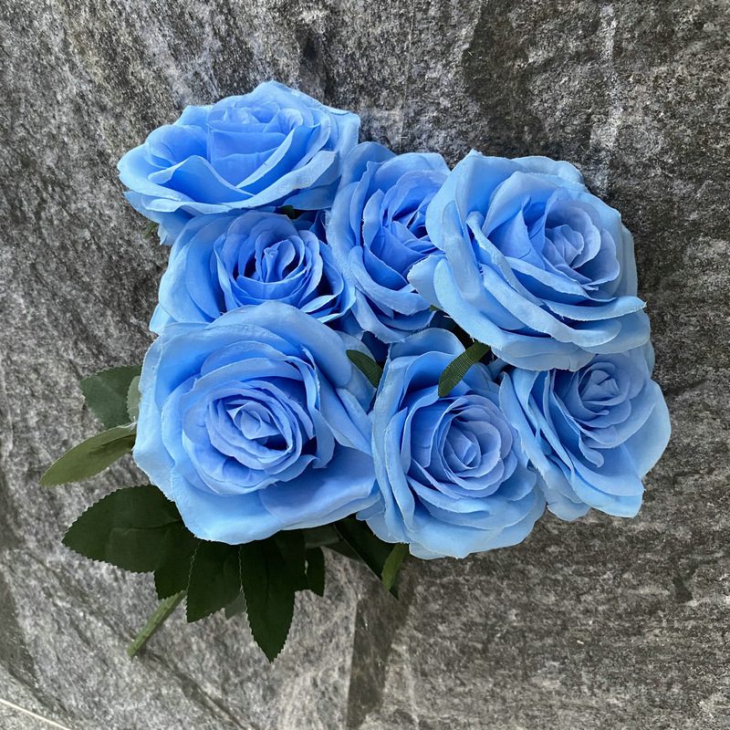 7 heads rose bouquet is a hybrid tea rose, made of silk cloth and has 29 colors to choose from. Artificial roses are used in plant wall and arch decoration. Leafhometrade specializes in providing wholesale customized artificial plants.