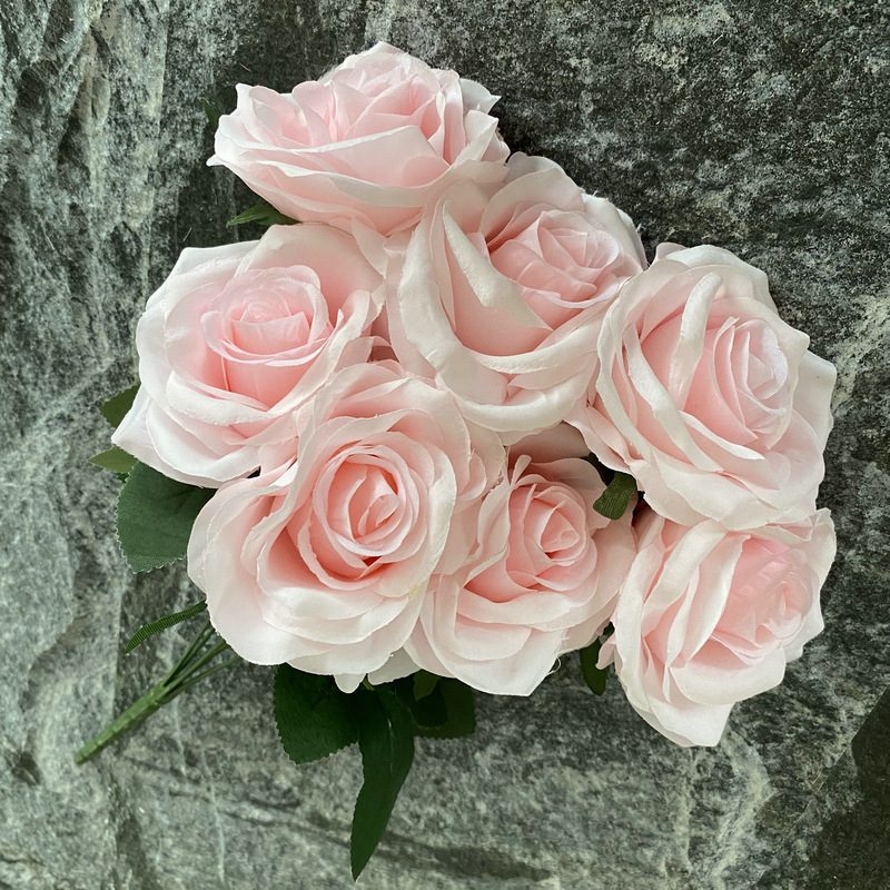 7 heads rose bouquet is a hybrid tea rose, made of silk cloth and has 29 colors to choose from. Artificial roses are used in plant wall and arch decoration. Leafhometrade specializes in providing wholesale customized artificial plants.