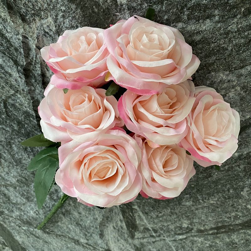 7 heads rose bouquet is a hybrid tea rose, made of silk cloth and has 29 colors to choose from. Artificial roses are used in plant wall and arch decoration. Leafhometrade specializes in providing wholesale customized artificial plants.