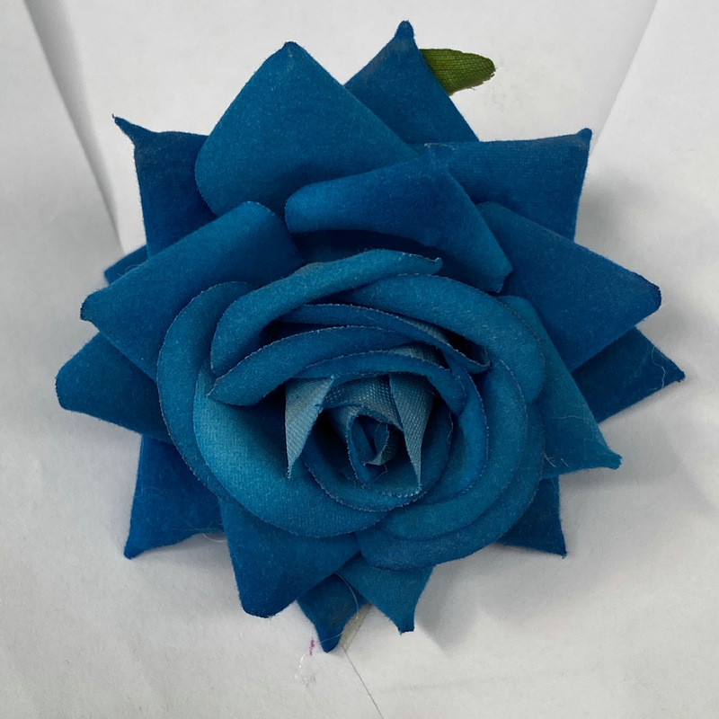 Rose flower head made of Flannel cloth, and has 12 colors to choose from. Fake rose flower head are used in hall decoration and photography layout props. Leafhometrade specializes in providing wholesale customized faux plants.