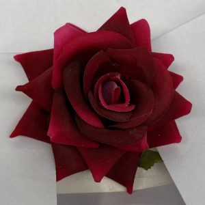 Rose flower head made of Flannel cloth, and has 12 colors to choose from. Fake rose flower head are used in hall decoration and photography layout props. Leafhometrade specializes in providing wholesale customized faux plants.