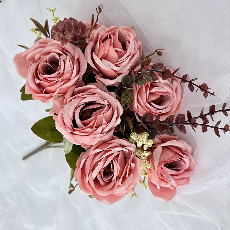 18 heads rose is a hybrid tea rose, made of coated cloth and has 9 colors to choose from. Artificial rose are used in home decoration. Leafhometrade specializes in providing wholesale customized artificial plants.