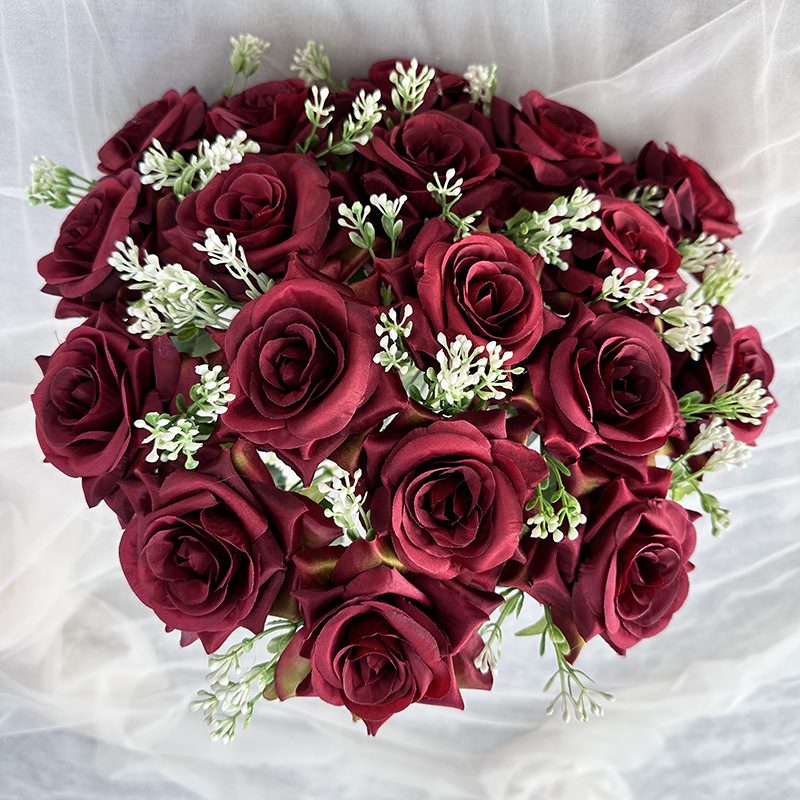 18 heads rose bouquet is a hybrid tea rose, made of silk cloth and has 13 colors to choose from. Artificial roses are used in plant wall and arch decoration. Leafhometrade specializes in providing wholesale customized artificial plants.