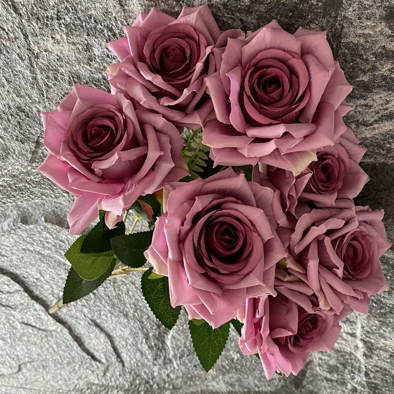 7 heads rose bouquet is a hybrid tea rose, made of velvet cloth and has 17 colors to choose from. Artificial roses are used in home decoration and photography layout props. Leafhometrade specializes in providing wholesale customized artificial plants.