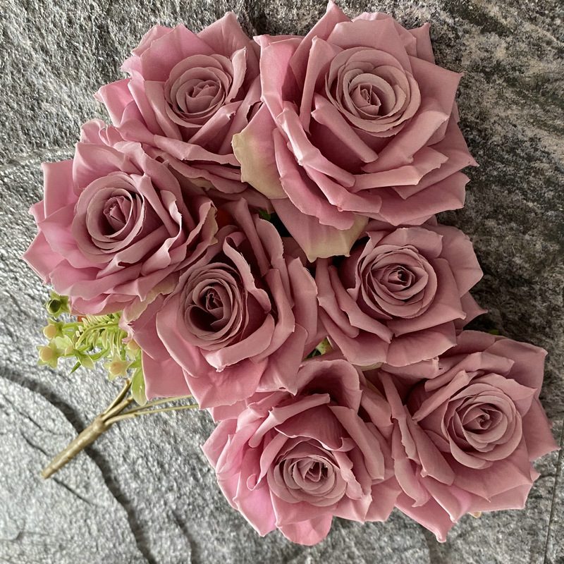 7 heads rose bouquet is a hybrid tea rose, made of velvet cloth and has 17 colors to choose from. Artificial roses are used in home decoration and photography layout props. Leafhometrade specializes in providing wholesale customized artificial plants.