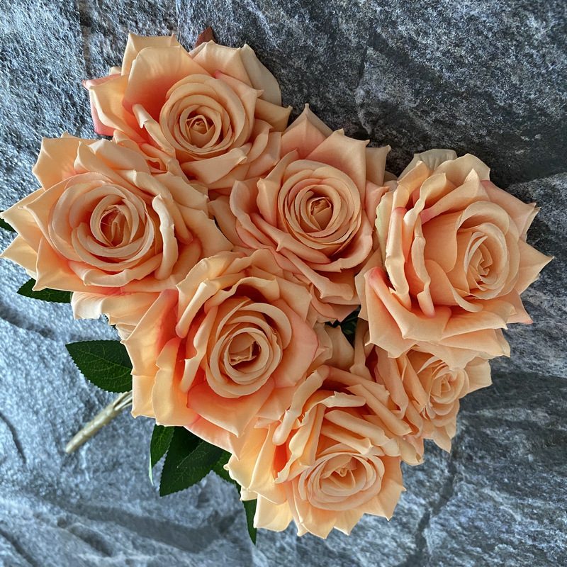 7 heads rose bouquet is a hybrid tea rose, made of velvet cloth and has 17 colors to choose from. Artificial roses are used in home decoration and photography layout props. Leafhometrade specializes in providing wholesale customized artificial plants.