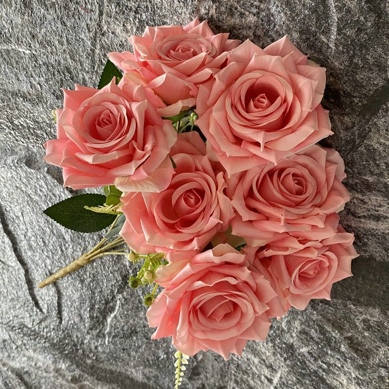 7 heads rose bouquet is a hybrid tea rose, made of velvet cloth and has 17 colors to choose from. Artificial roses are used in home decoration and photography layout props. Leafhometrade specializes in providing wholesale customized artificial plants.