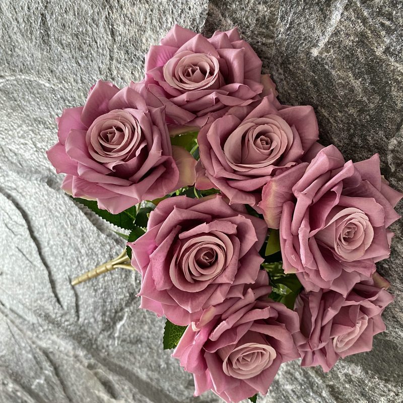 7 heads rose bouquet is a hybrid tea rose, made of velvet cloth and has 17 colors to choose from. Artificial roses are used in home decoration and photography layout props. Leafhometrade specializes in providing wholesale customized artificial plants.