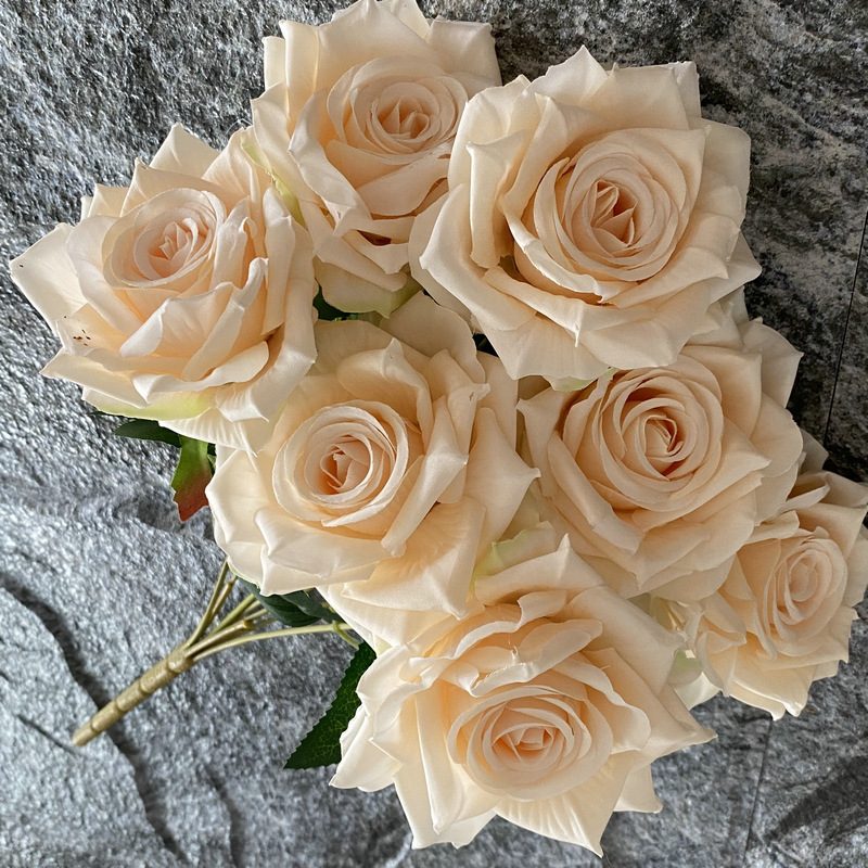 7 heads rose bouquet is a hybrid tea rose, made of velvet cloth and has 17 colors to choose from. Artificial roses are used in home decoration and photography layout props. Leafhometrade specializes in providing wholesale customized artificial plants.