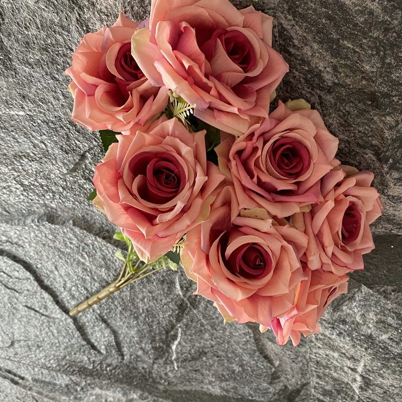 7 heads rose bouquet is a hybrid tea rose, made of velvet cloth and has 17 colors to choose from. Artificial roses are used in home decoration and photography layout props. Leafhometrade specializes in providing wholesale customized artificial plants.