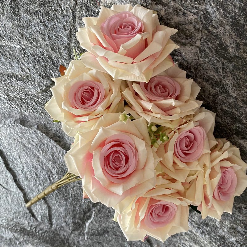 7 heads rose bouquet is a hybrid tea rose, made of velvet cloth and has 17 colors to choose from. Artificial roses are used in home decoration and photography layout props. Leafhometrade specializes in providing wholesale customized artificial plants.