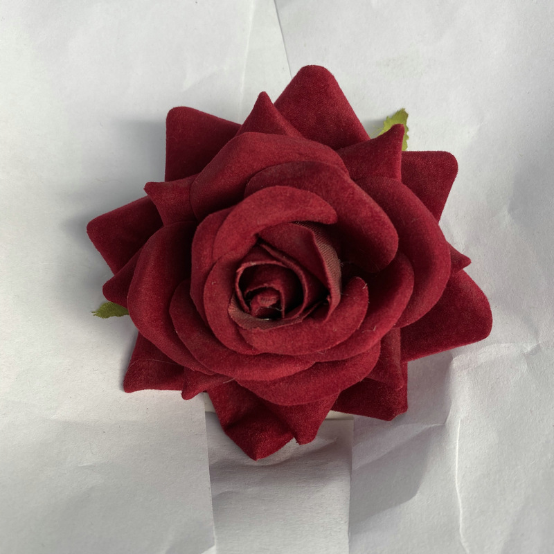 Rose flower head made of Flannel cloth, and has 11 colors to choose from. Fake rose flower head are used in holiday party and Wedding decoration. Leafhometrade specializes in providing wholesale customized artificial plants.