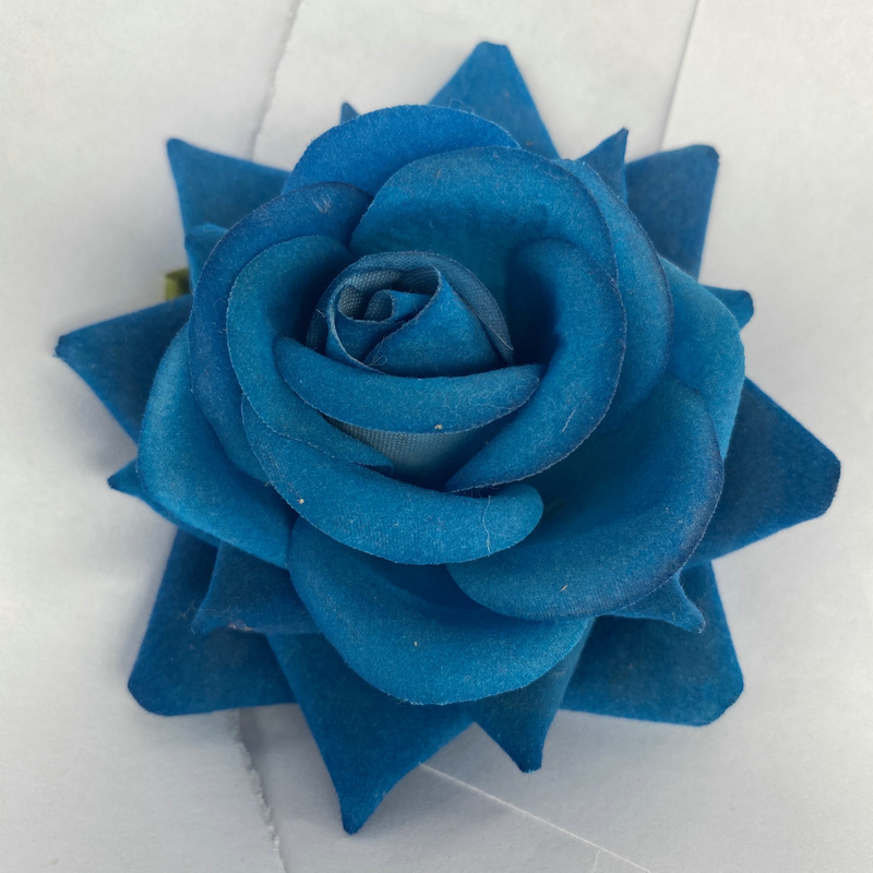 Rose flower head made of Flannel cloth, and has 11 colors to choose from. Fake rose flower head are used in holiday party and Wedding decoration. Leafhometrade specializes in providing wholesale customized artificial plants.