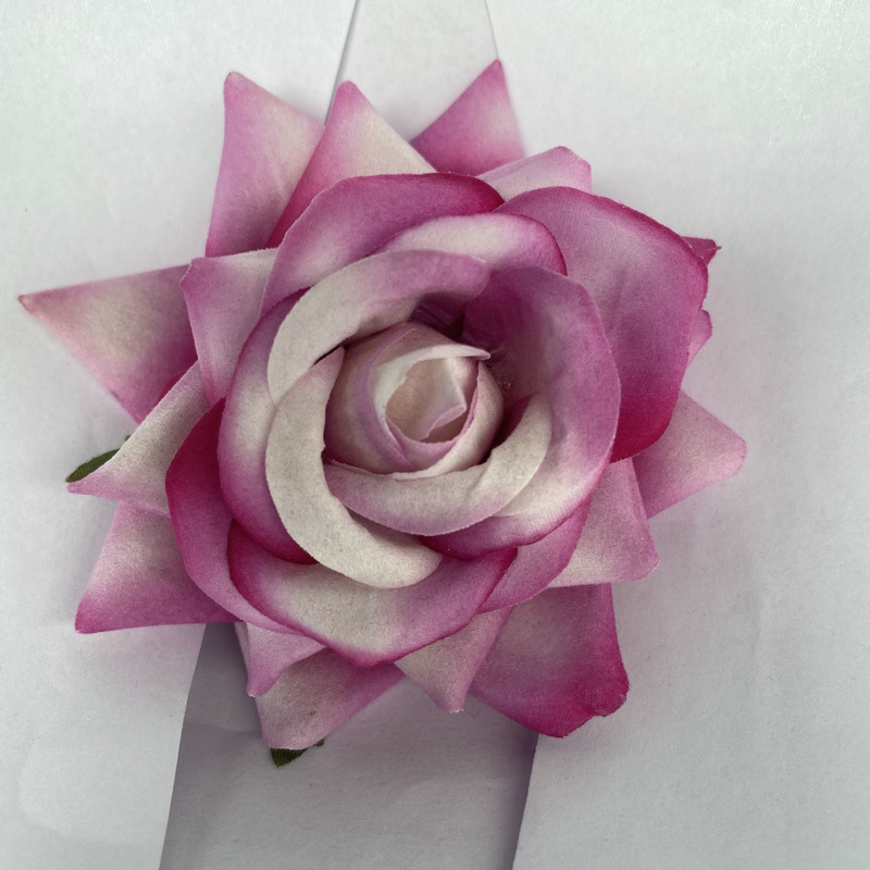 Rose flower head made of Flannel cloth, and has 11 colors to choose from. Fake rose flower head are used in holiday party and Wedding decoration. Leafhometrade specializes in providing wholesale customized artificial plants.