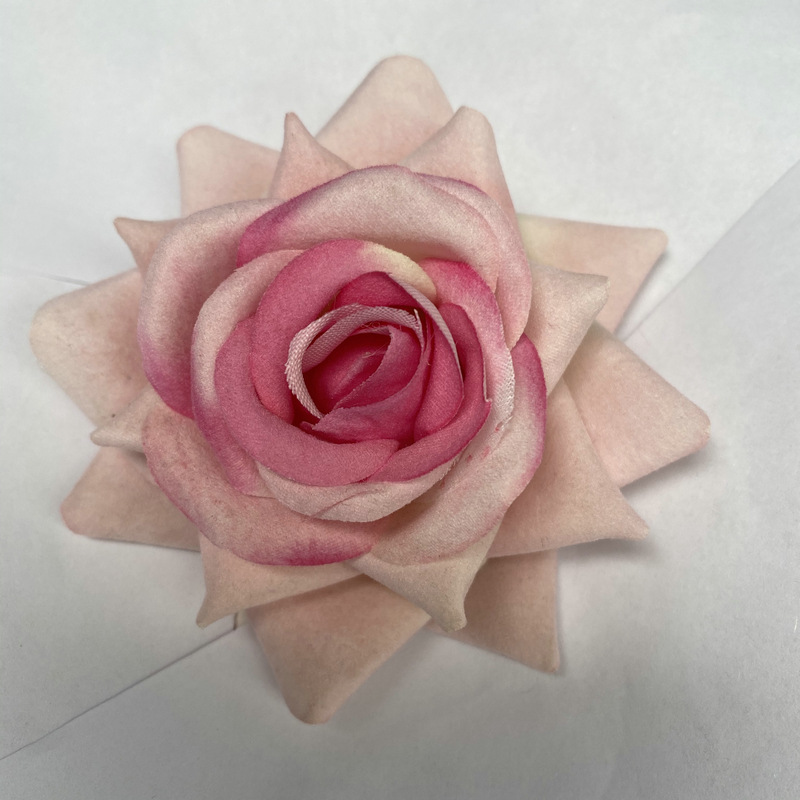 Rose flower head made of Flannel cloth, and has 11 colors to choose from. Fake rose flower head are used in holiday party and Wedding decoration. Leafhometrade specializes in providing wholesale customized artificial plants.