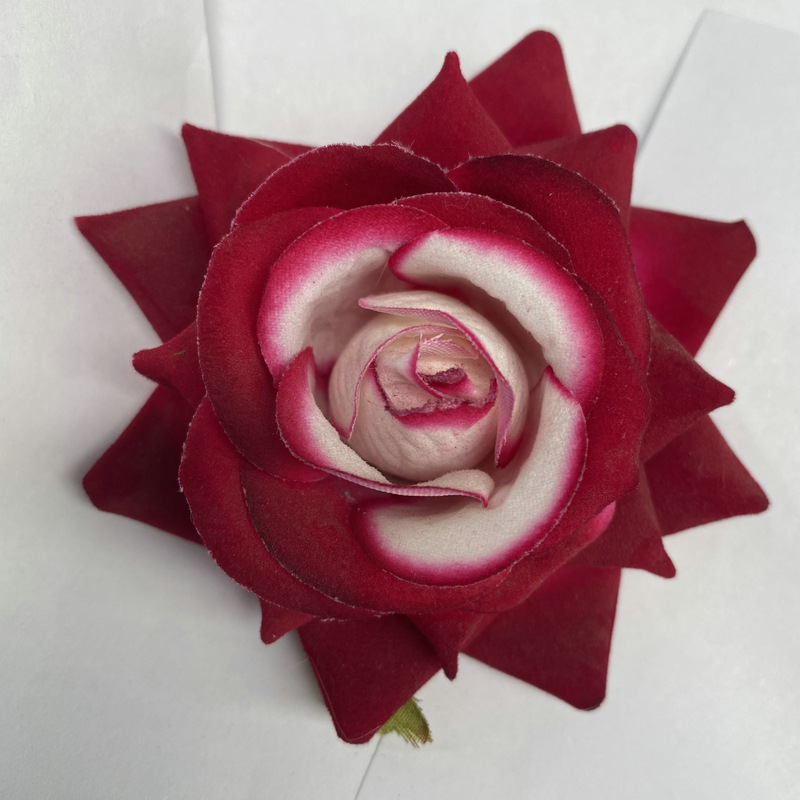 Rose flower head made of Flannel cloth, and has 11 colors to choose from. Fake rose flower head are used in holiday party and Wedding decoration. Leafhometrade specializes in providing wholesale customized artificial plants.