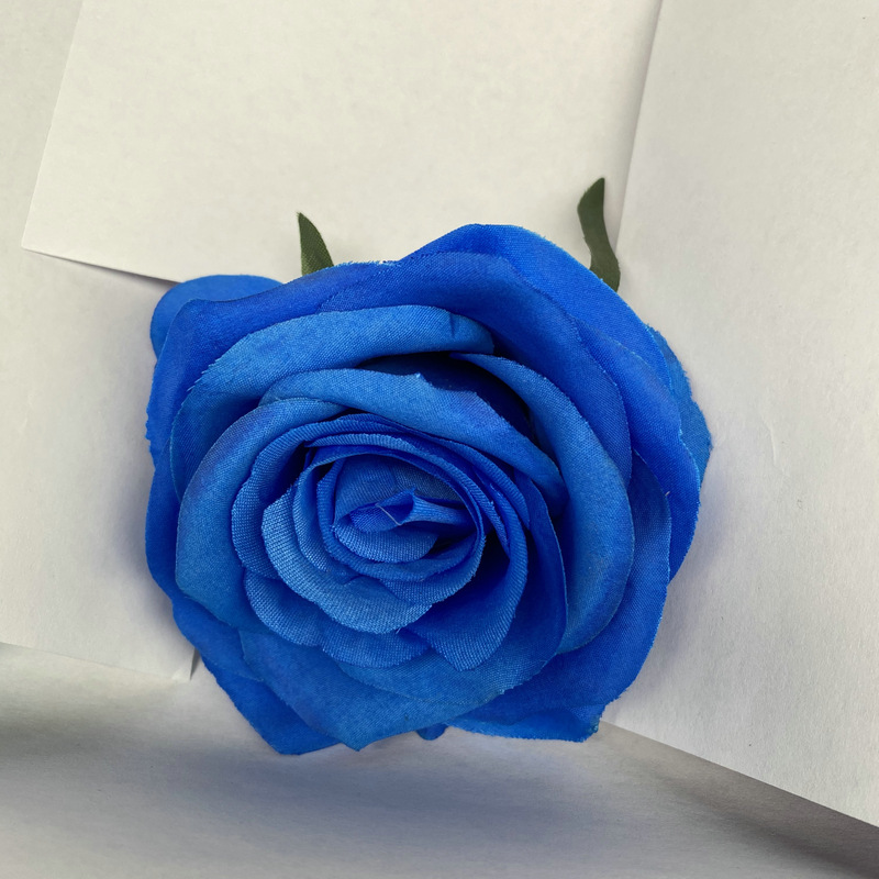 Rose flower head made of brushed cloth, and has 24 colors to choose from. Artificial rose flower head are used in holiday party, home decoration and Wedding Corsage. Leafhometrade specializes in providing wholesale customized artificial plants.