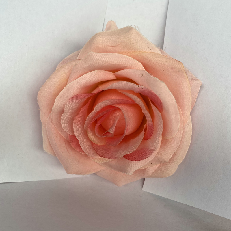 Rose flower head made of brushed cloth, and has 24 colors to choose from. Artificial rose flower head are used in holiday party, home decoration and Wedding Corsage. Leafhometrade specializes in providing wholesale customized artificial plants.