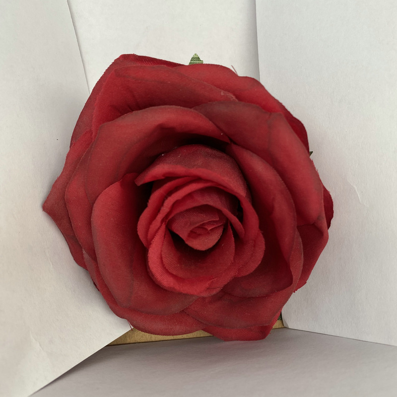 Rose flower head made of brushed cloth, and has 24 colors to choose from. Artificial rose flower head are used in holiday party, home decoration and Wedding Corsage. Leafhometrade specializes in providing wholesale customized artificial plants.