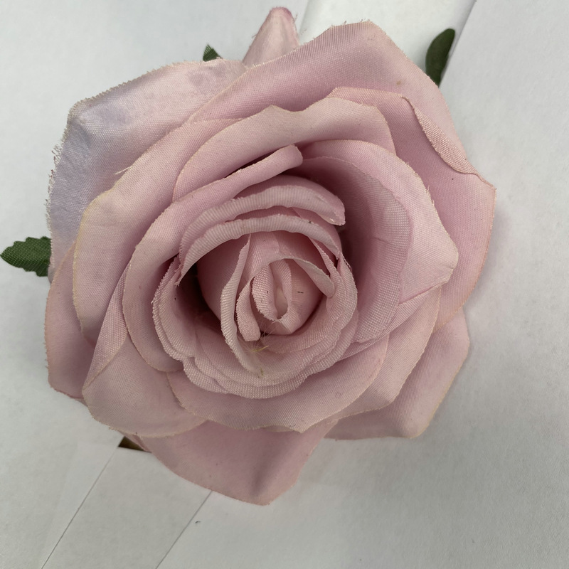 Rose flower head made of brushed cloth, and has 24 colors to choose from. Artificial rose flower head are used in holiday party, home decoration and Wedding Corsage. Leafhometrade specializes in providing wholesale customized artificial plants.