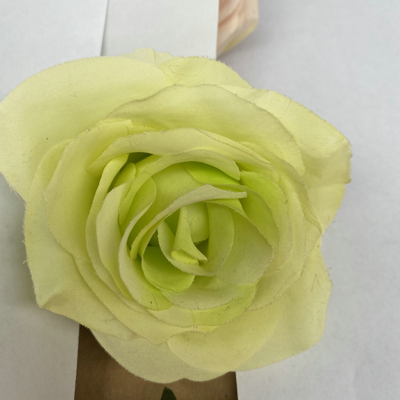 Rose flower head made of brushed cloth, and has 24 colors to choose from. Artificial rose flower head are used in holiday party, home decoration and Wedding Corsage. Leafhometrade specializes in providing wholesale customized artificial plants.