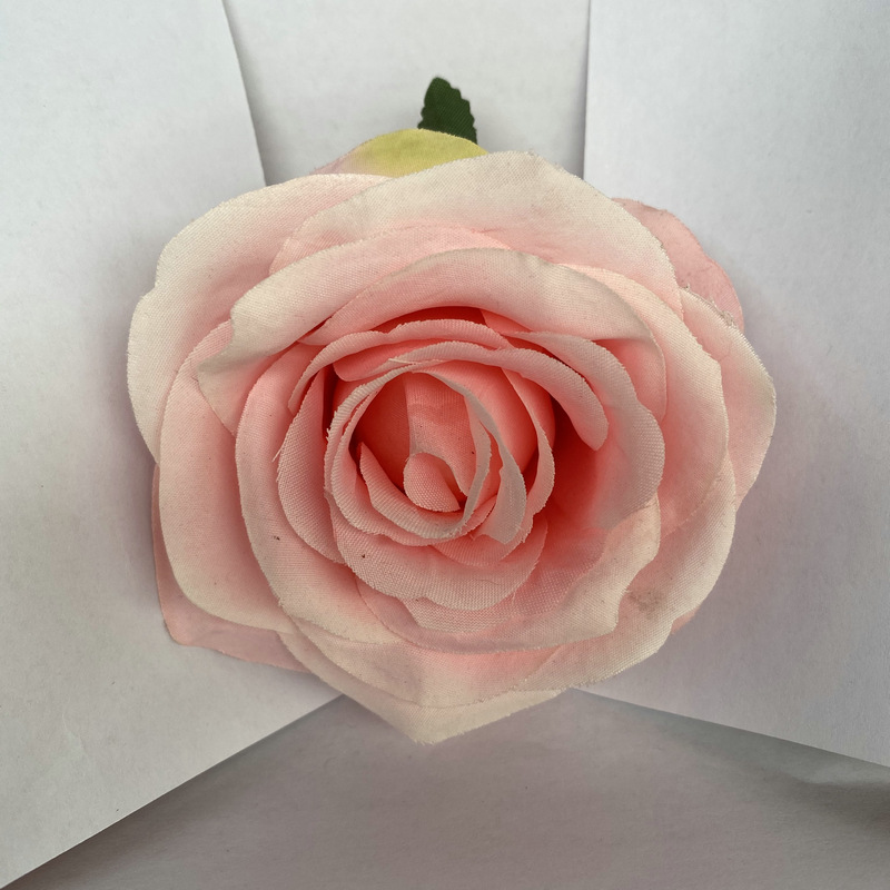 Rose flower head made of brushed cloth, and has 24 colors to choose from. Artificial rose flower head are used in holiday party, home decoration and Wedding Corsage. Leafhometrade specializes in providing wholesale customized artificial plants.