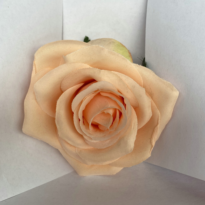 Rose flower head made of brushed cloth, and has 24 colors to choose from. Artificial rose flower head are used in holiday party, home decoration and Wedding Corsage. Leafhometrade specializes in providing wholesale customized artificial plants.