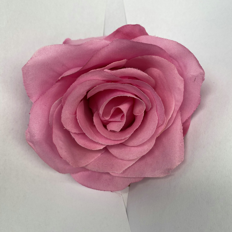 Rose flower head made of brushed cloth, and has 24 colors to choose from. Artificial rose flower head are used in holiday party, home decoration and Wedding Corsage. Leafhometrade specializes in providing wholesale customized artificial plants.