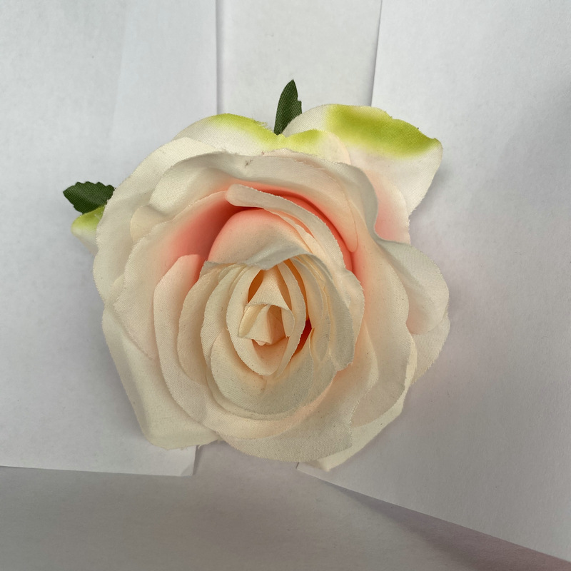 Rose flower head made of brushed cloth, and has 24 colors to choose from. Artificial rose flower head are used in holiday party, home decoration and Wedding Corsage. Leafhometrade specializes in providing wholesale customized artificial plants.