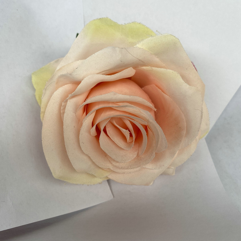 Rose flower head made of brushed cloth, and has 24 colors to choose from. Artificial rose flower head are used in holiday party, home decoration and Wedding Corsage. Leafhometrade specializes in providing wholesale customized artificial plants.