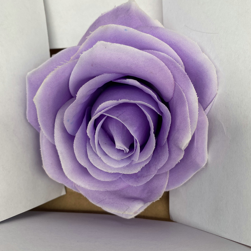 Rose flower head made of brushed cloth, and has 24 colors to choose from. Artificial rose flower head are used in holiday party, home decoration and Wedding Corsage. Leafhometrade specializes in providing wholesale customized artificial plants.