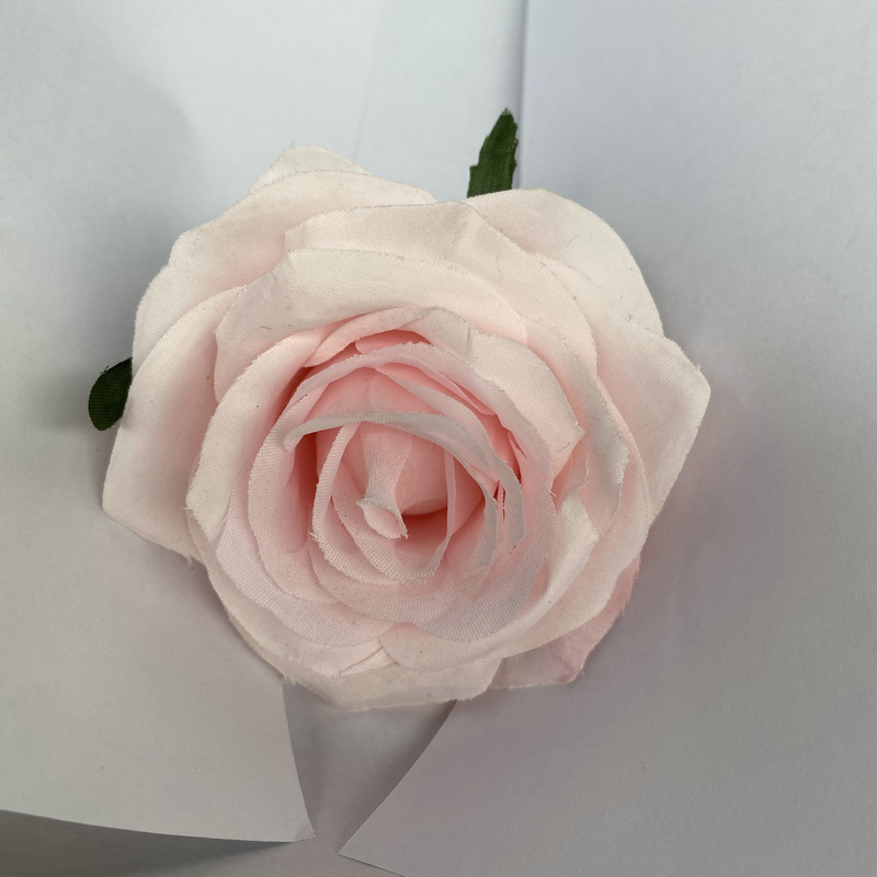 Rose flower head made of brushed cloth, and has 24 colors to choose from. Artificial rose flower head are used in holiday party, home decoration and Wedding Corsage. Leafhometrade specializes in providing wholesale customized artificial plants.