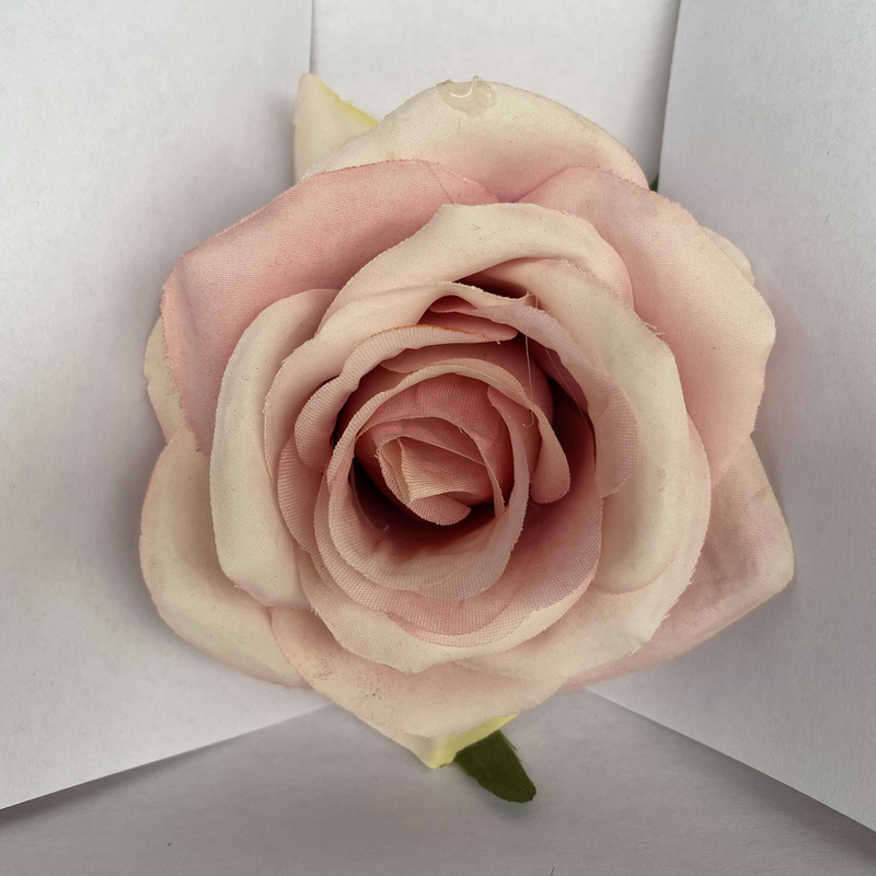 Rose flower head made of brushed cloth, and has 24 colors to choose from. Artificial rose flower head are used in holiday party, home decoration and Wedding Corsage. Leafhometrade specializes in providing wholesale customized artificial plants.