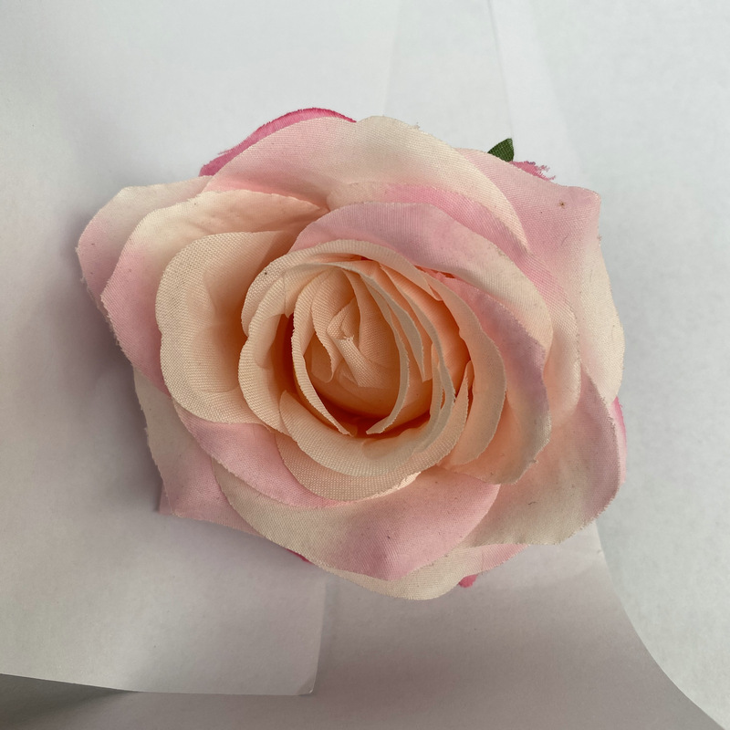 Rose flower head made of brushed cloth, and has 24 colors to choose from. Artificial rose flower head are used in holiday party, home decoration and Wedding Corsage. Leafhometrade specializes in providing wholesale customized artificial plants.