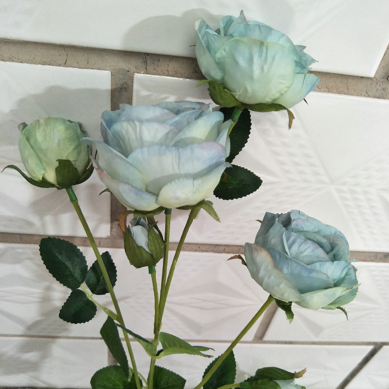 The outdoor artificial flowers are Shrub Rose, made of fabric cloth, and available in 14 colors. Artificial rose flowers are used for wedding reception decorations and party decoration. Leafhometrade specializes in providing wholesale custom artificial flowers.