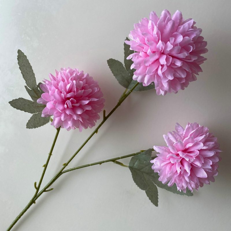 Artificial chrysanthemum are made of silk cloth and is available in 25 colors. Fake chrysanthemum flowers are used for decor Outdoor, front porch, back deck, garden, balcony, terrace, patio, reservation area, hotel and restaurant. Faux chrysanthemum arrangements can be paired with Begonias, ornamental cabbages, dahlias, roses, tulips, lilies, berries., etc. Leafhometrade specializes in providing wholesale custom artificial chrysanthemum stems.