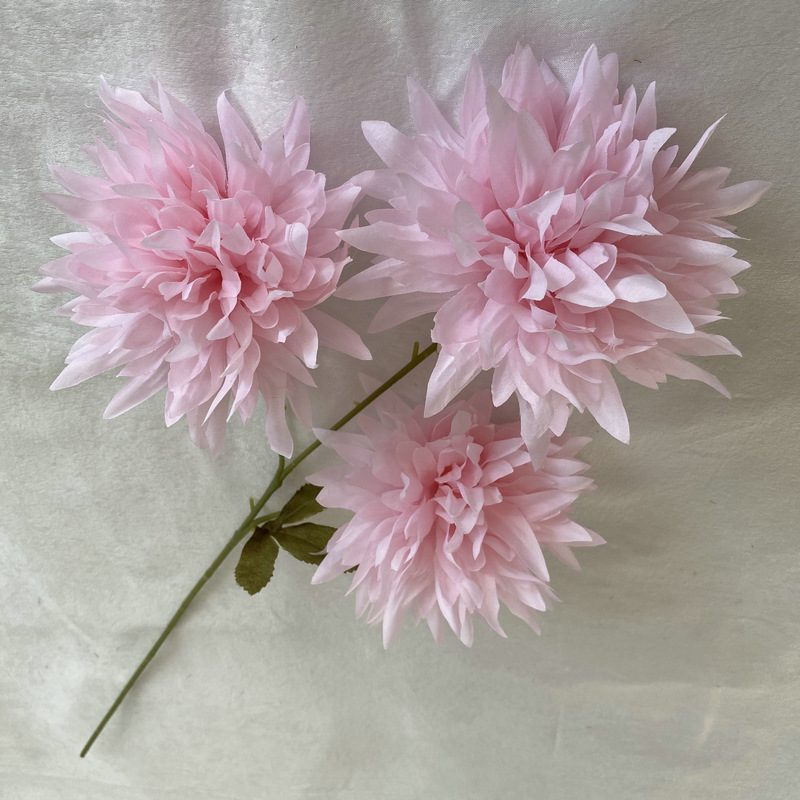 Artificial chrysanthemum are made of silk cloth and is available in 9 colors. Fake chrysanthemum flowers are used for decor Outdoor, front porch, back deck, garden, balcony, terrace, patio, reservation area, hotel and restaurant. Faux chrysanthemum arrangements can be paired with Begonias, ornamental cabbages, dahlias, roses, tulips, lilies, berries., etc. Leafhometrade specializes in providing wholesale custom artificial chrysanthemum.