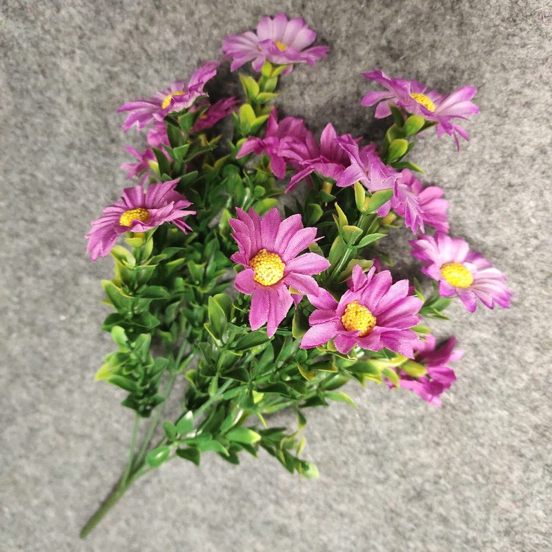 Artificial daisy are made of silk cloth and is available in 7 colors. Fake daisy flowers are used for decor Outdoor, front porch, back deck, garden, balcony, terrace, patio, reservation area, hotel and restaurant. Faux daisy arrangements can be paired with Begonias, ornamental cabbages, dahlias, roses, tulips, lilies, berries., etc. Leafhometrade specializes in providing wholesale custom artificial daisy.