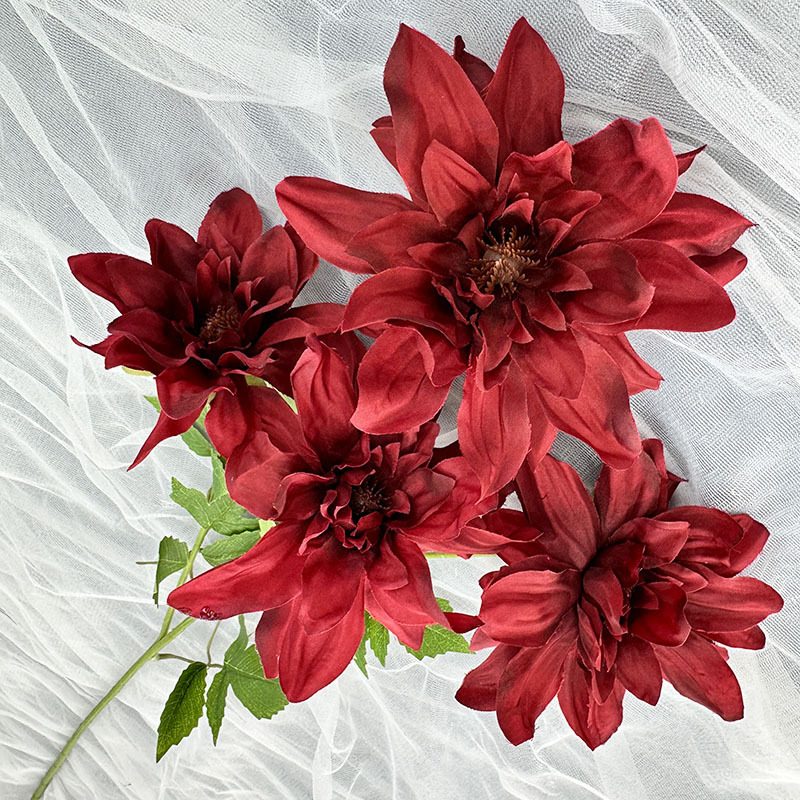 Faux Dahlia Flowers is made of silk cloth and is available in 8 colors. Dahlia Flower Arrangement are used for wedding decorations, hotel lobbies, parties and other ceremonies. Artificial dahlia flower arrangements can be paired with roses, hydrangeas, sunflowers, chrysanthemums, green greenery stem, etc. Leafhometrade specializes in providing wholesale custom artificial plants.